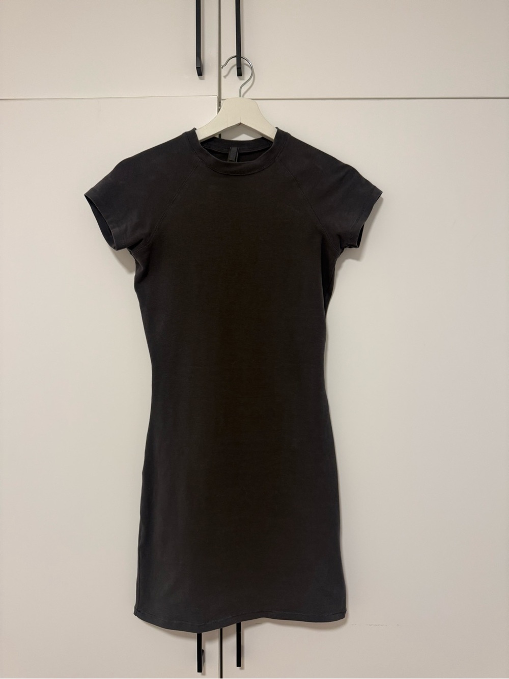 SKIMS XS Gray Short-Sleeve Bodycon Dress